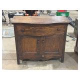 DRESSER / CABINET