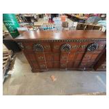 DRESSER