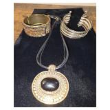 2 BRACELET AND NECKLACE SET