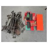 Box lot of a train set (various pieces and track)