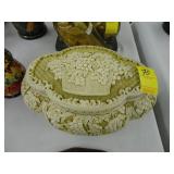 White quatrefoil cinnabar box