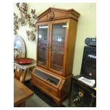 Double door, lighted, oak, gun cabinet