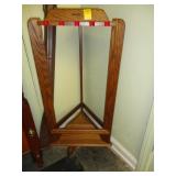 Cabbelas oak pool que holder