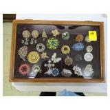 Lot of various rhinestone brooches (case not