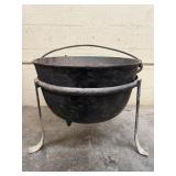 Butcher Kettle w/ Handle and Stand