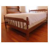 Maple Full Size Bed With Spread