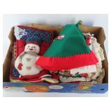 Christmas Linens And Decor