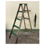 5 Ft Wooden Step Ladder