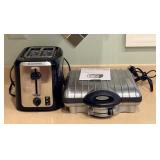 Black+Decker Toaster & VillaWare Waffler