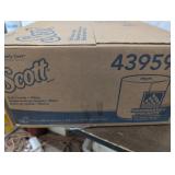 Scott White Roll Towels