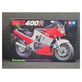 Tamiya 1/12 Kawasaki GPZ400R Motorcycle Model Kit #14045