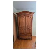 Ethan Allen Maple Armoire 42' x 23' x 84'
