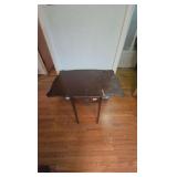 Federal style drop-leaf side table with drawer