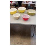 5 Pyrex Bowls & Casserole Dish