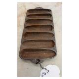11 1/2" x 6ï¿½ Cast Iron Cornbread Pan