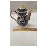 Churchill England Blue Willow Teapot