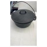 10 1/2" Classic Cast Iron Dutch Oven