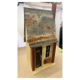 25' Rustic Birdhouse