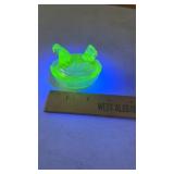 2 1/2" Salt Uranium Glass HON Hen On Nest "Vï¿½