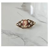 Vintage gold-tone Cameo Fashion Brooch