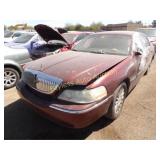 2003 Lincoln Town Car 1LNHM81W53Y687972 Red