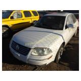 2004 Volkswagen Passat WVWPD63B34P152600 White
