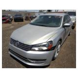 2015 Volkswagen Passat 1VWAT7A38FC004671 Silver