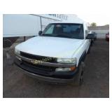 2002 Chevrolet Silverado 1GCHC24U02E279734 White