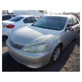 2005 Toyota Camry 4T1BE32K35U989529 Gold