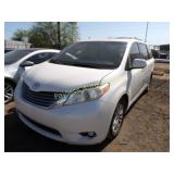 2017 Toyota Sienna 5TDYZ3DCXHS841962 White