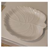 White ceramic leaf-shaped serving plate (B11)