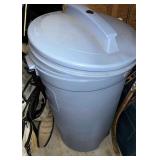 Lg Blue Garbage Container with Lid