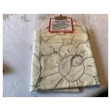 vintage cream-colored lace tablecloth & napkins