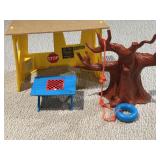 Vintage Mattel1975 Honey Hill Bunch Clubhouse Set