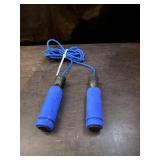 Adjustable speed jump rope