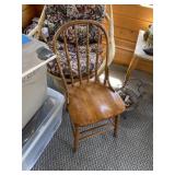 Vintage colonial-style Windsor accent chair