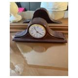 Vintage mahogany-finished mantle clock
