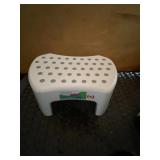 Mistral Molded Plastic Step Stool