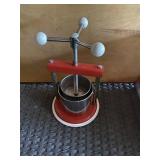 Manual fruit and wine press