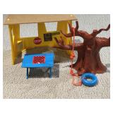 Vintage Mattel1975 Honey Hill Bunch Clubhouse Set