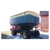 Gravity wagon appr 600BU w/metal extensions