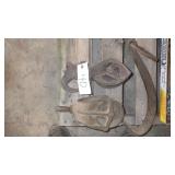 2 pulleys& hay buck (antique)