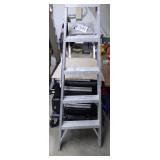 5' step ladder 4 steps