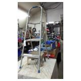 2 step ladder w/step stool