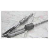 Seal puller, gear puller