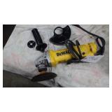 4 1/2' Dewalt DWE402 11000 RPM angle grinder