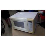 Sharp Carousel 600W Microwave works