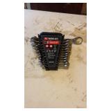 Ratcheting wrench set SAE