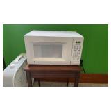 Microwave. Works