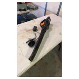 Word leaf blower with battery and charger. Works